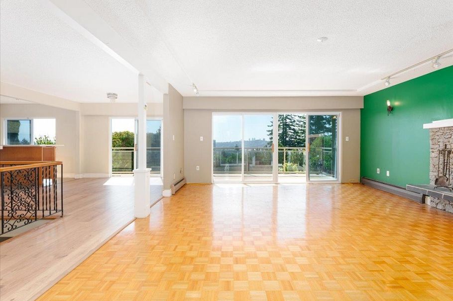 1228 Adderley Street North Vancouver, BC - 7