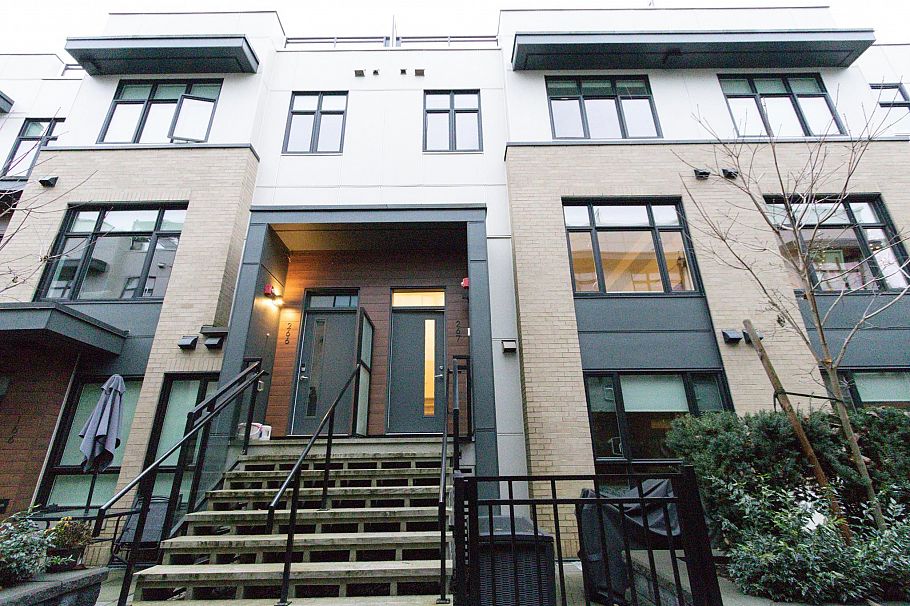 267 2035 Glenaire Drive North Vancouver, BC - 1