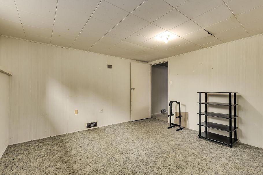 1118 Cloverley Street North Vancouver, BC - 31