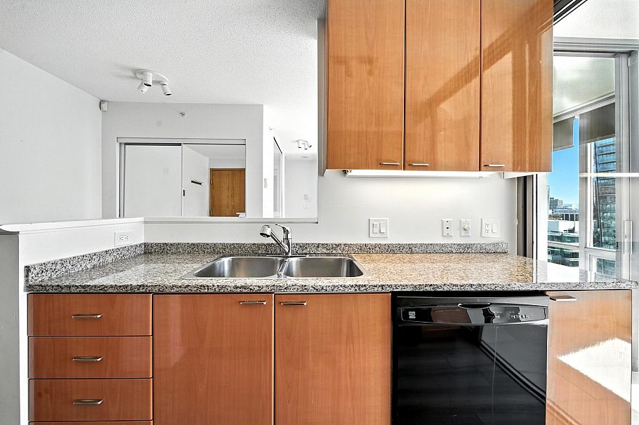 3004 1200 W Georgia Street Vancouver, BC - 4