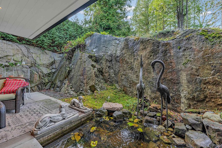 1812 Cardinal Crescent North Vancouver, BC - 27