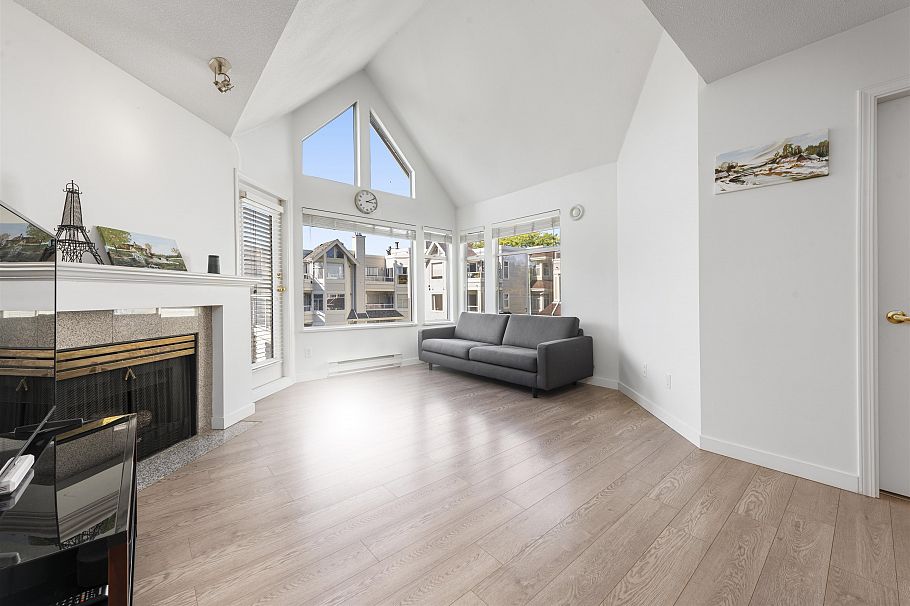 310 3638 Rae Avenue Vancouver, BC - 3