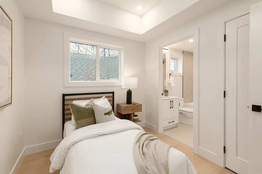 1 3508 E Pender Street Vancouver, BC - 11