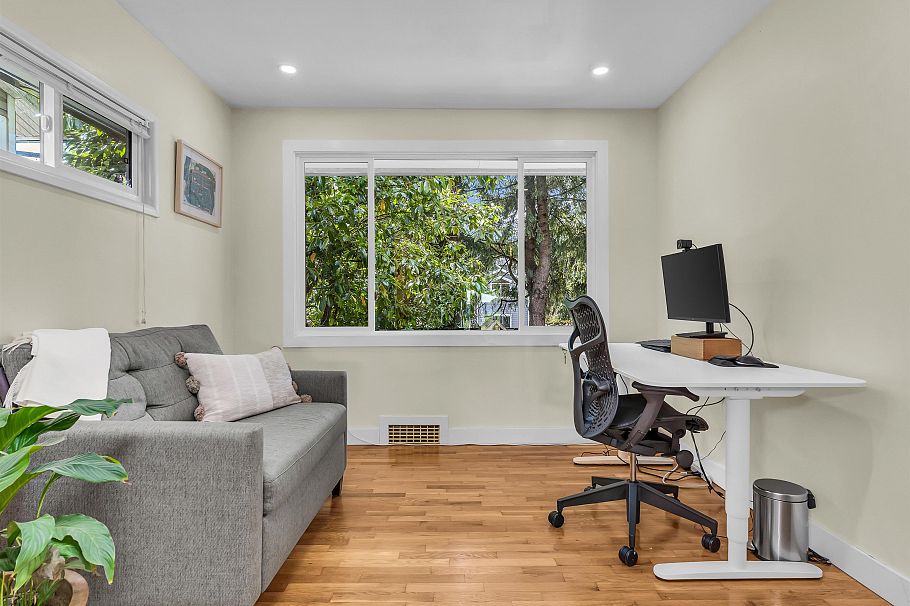 2433 Philip Avenue North Vancouver, BC - 8