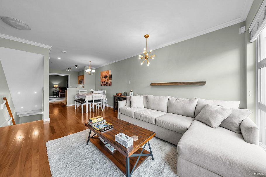 30 638 W 6th Avenue Vancouver, BC - 1