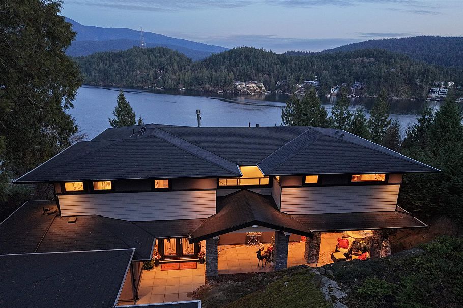 1812 Cardinal Crescent North Vancouver, BC - 2