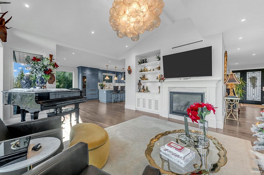 1812 Cardinal Crescent North Vancouver, BC - 6