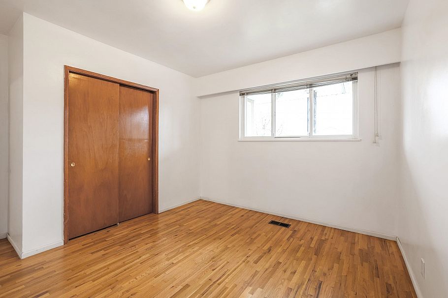 2431 E 12th Avenue Vancouver, BC - 11