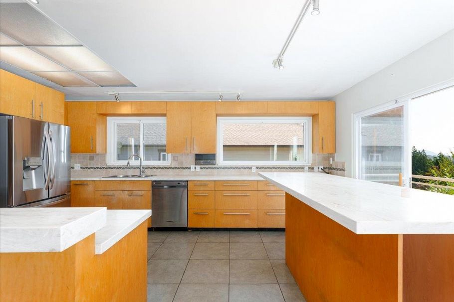 1228 Adderley Street North Vancouver, BC - 5