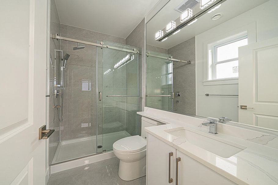 2172 E 46th Avenue Vancouver, BC - 8