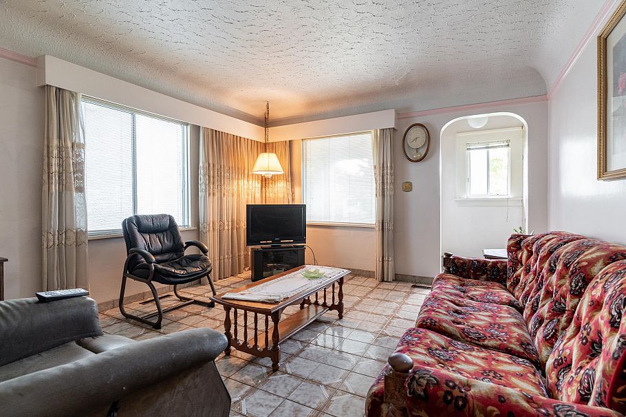 2724 Charles Street Vancouver, BC - 3