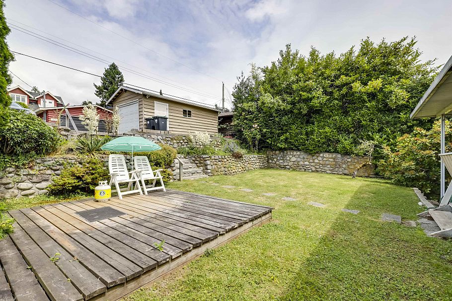 1118 Cloverley Street North Vancouver, BC - 10