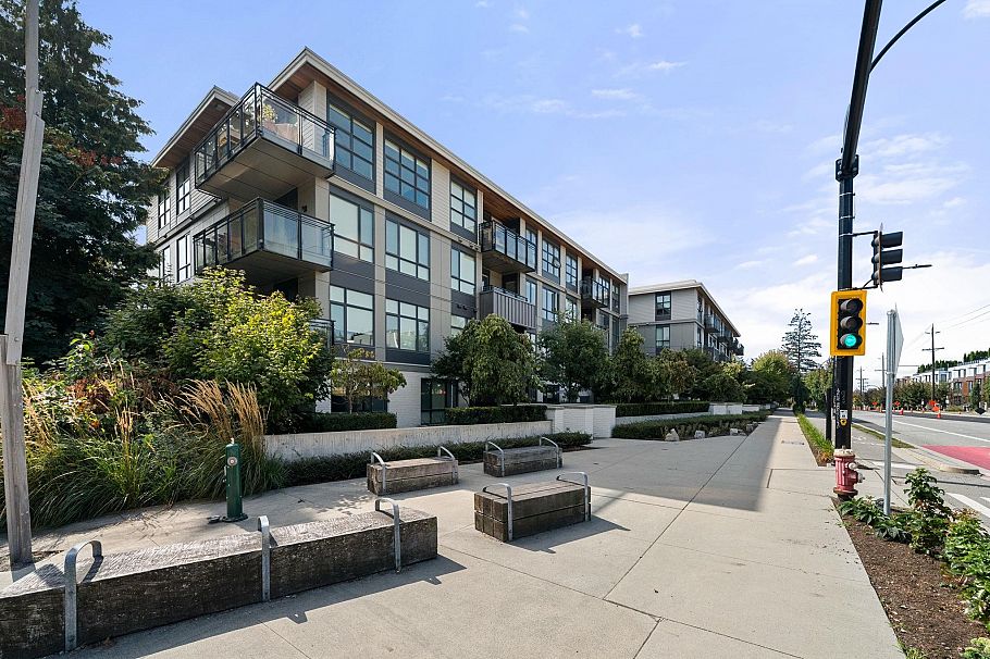 413 747 E 3rd Street North Vancouver, BC - 40