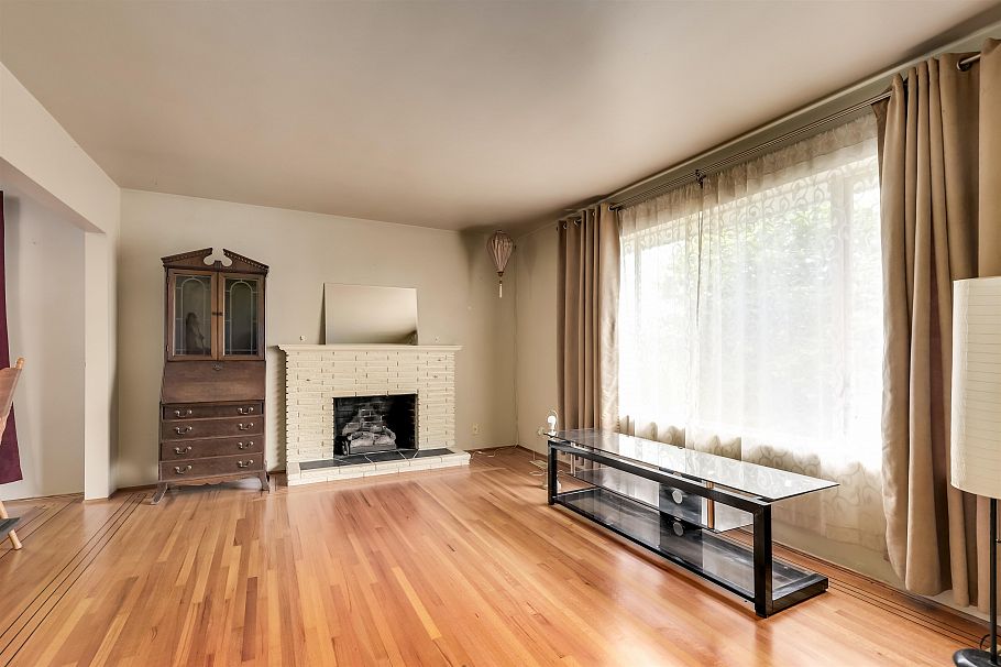 1118 Cloverley Street North Vancouver, BC - 14