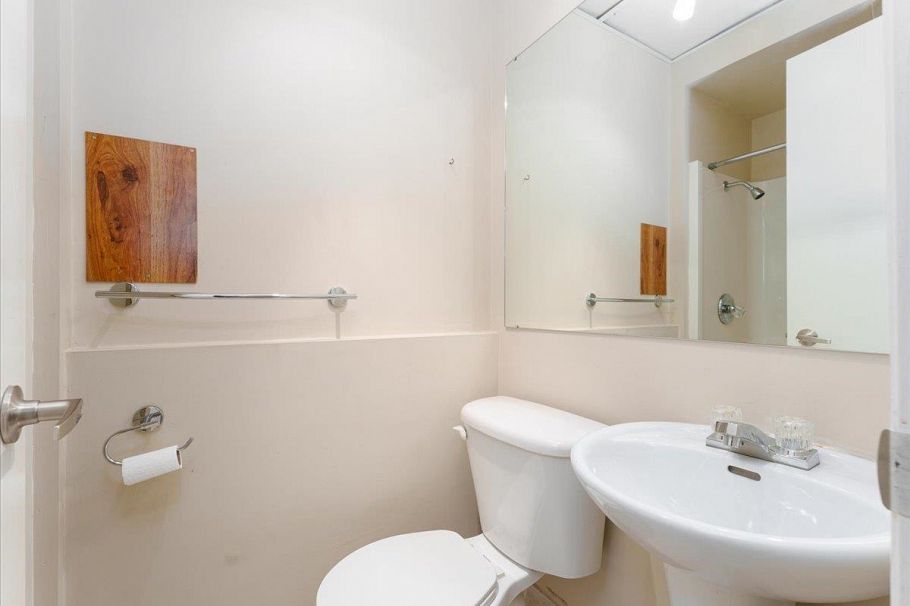 1228 Adderley Street North Vancouver, BC - 23