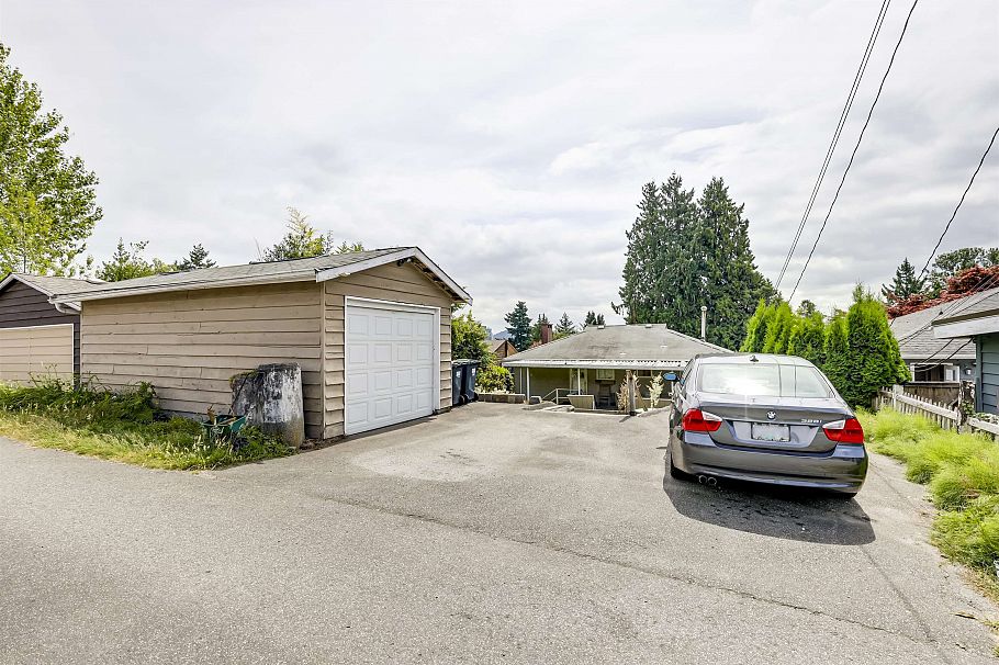1118 Cloverley Street North Vancouver, BC - 7