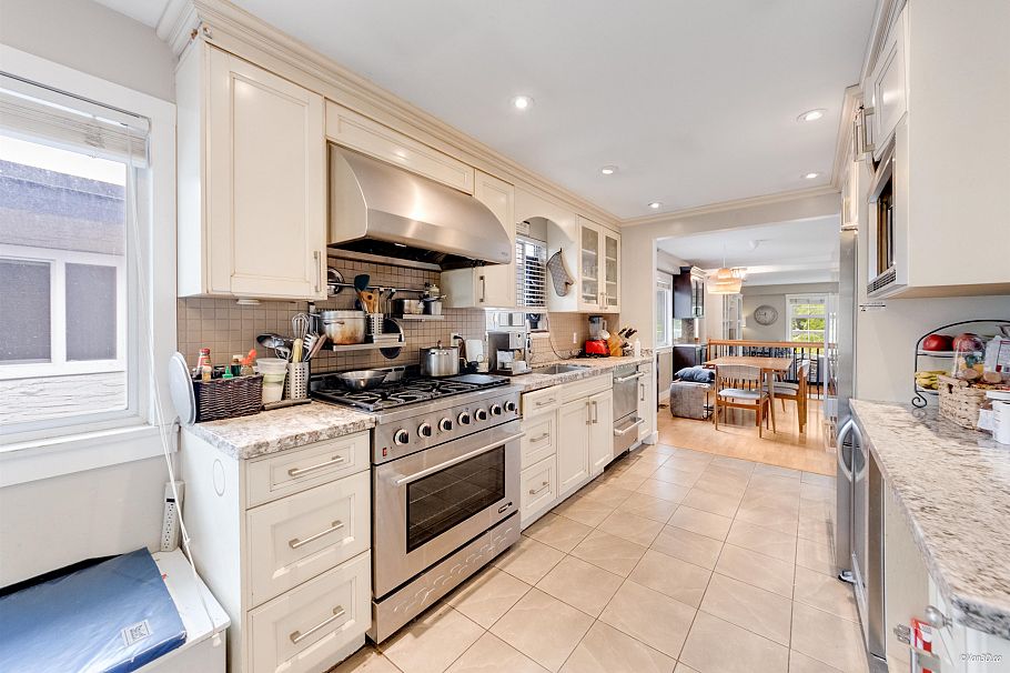 7396 Sherbrooke Street Vancouver, BC - 15