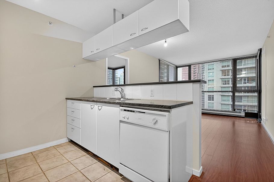 801 1367 Alberni Street Vancouver, BC - 2