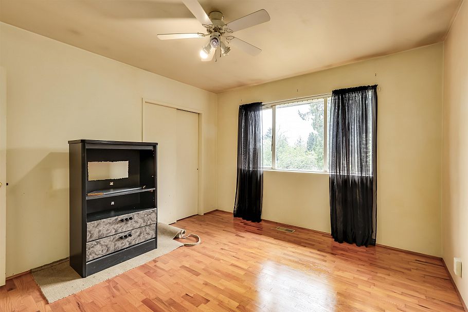 1118 Cloverley Street North Vancouver, BC - 23