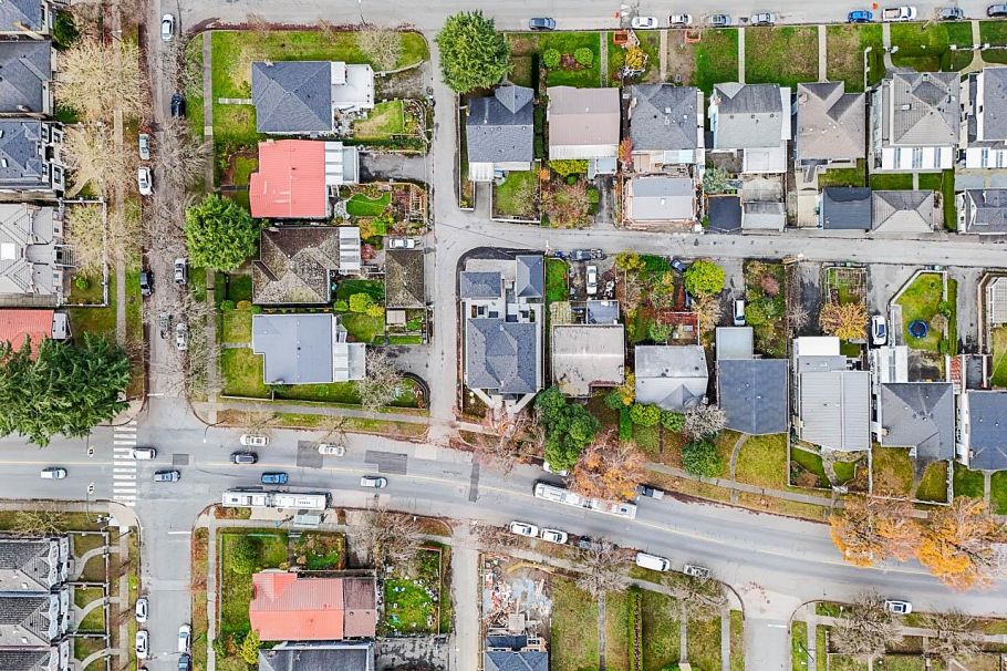 2331 E 49th Avenue Vancouver, BC - 35