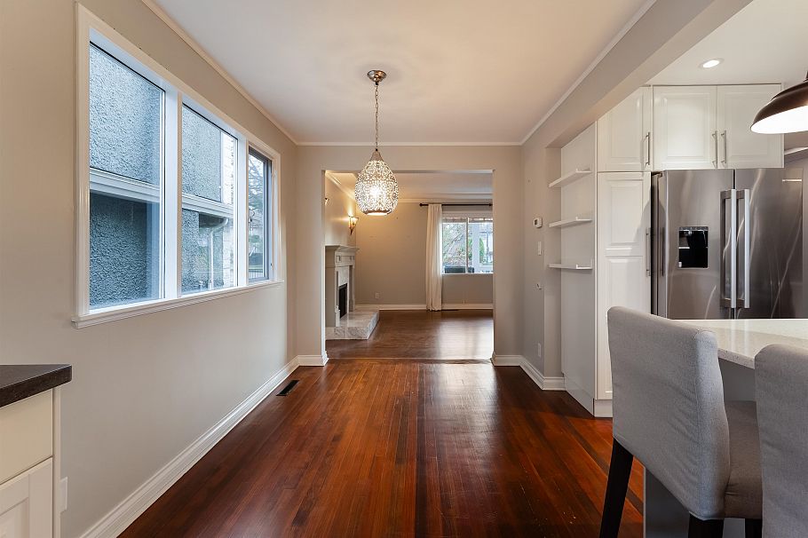 231 E 40th Avenue Vancouver, BC - 9