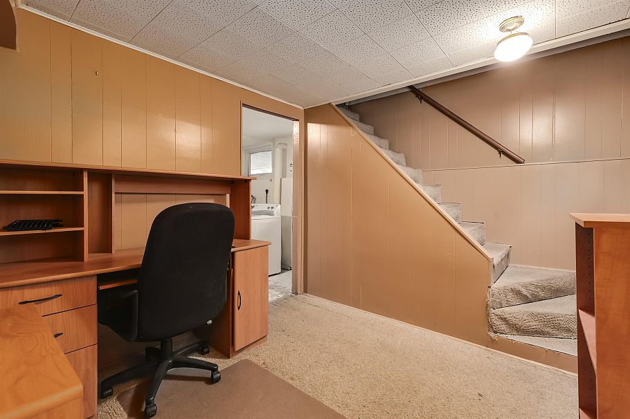 1118 Cloverley Street North Vancouver, BC - 28