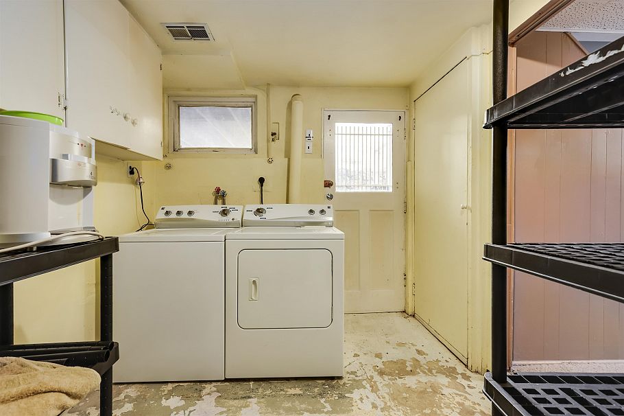 1118 Cloverley Street North Vancouver, BC - 33