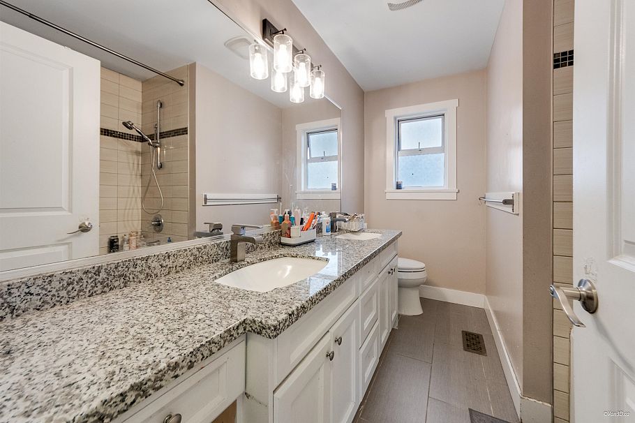 7396 Sherbrooke Street Vancouver, BC - 21