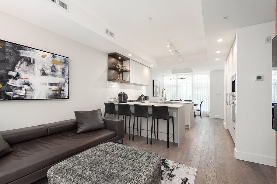 124 2070 Curling Road North Vancouver, BC - 2