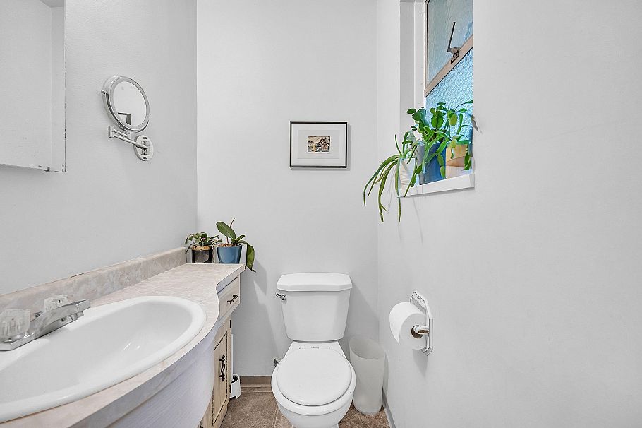 3296 Institute Road North Vancouver, BC - 9