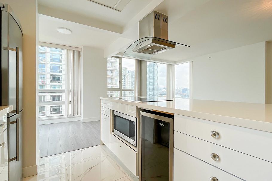 1602 1201 Marinaside Crescent Vancouver, BC - 17