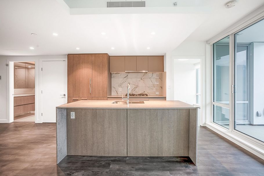 2201 1500 Fern Street North Vancouver, BC - 3