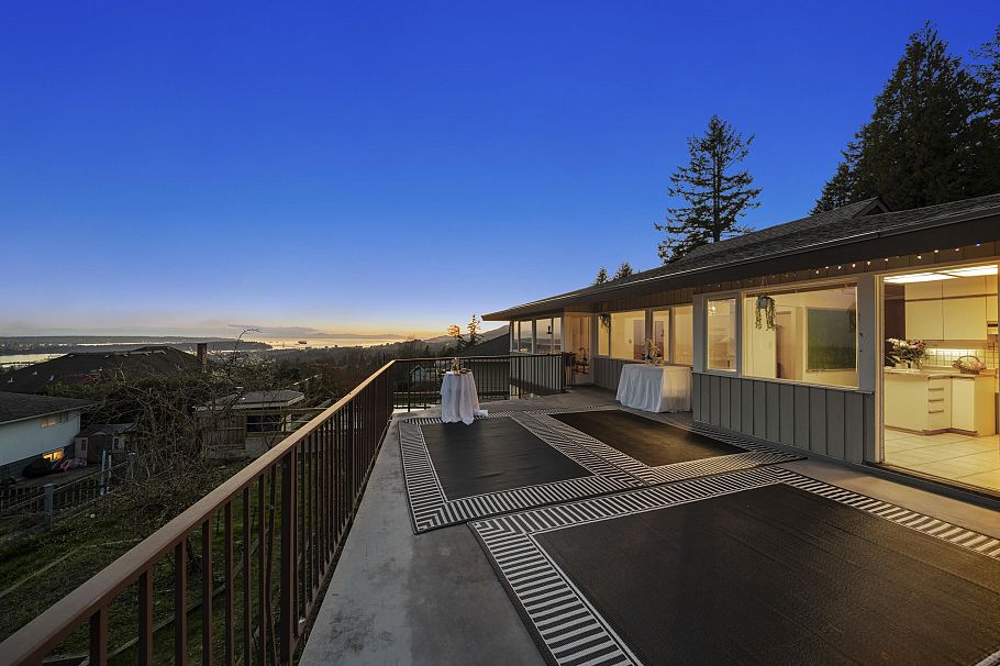 437 E 29th Street North Vancouver, BC - 36