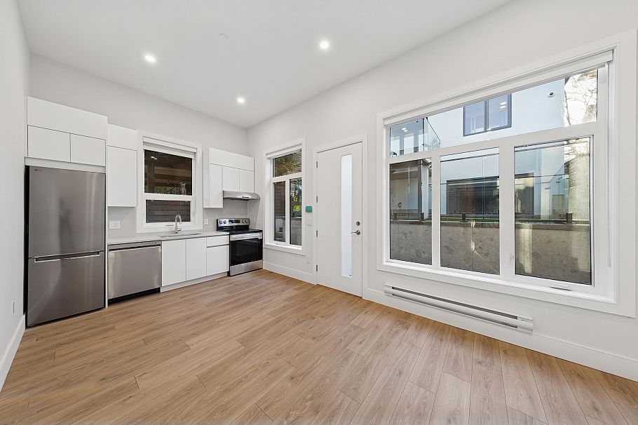 3711 W 24th Avenue Vancouver, BC - 39