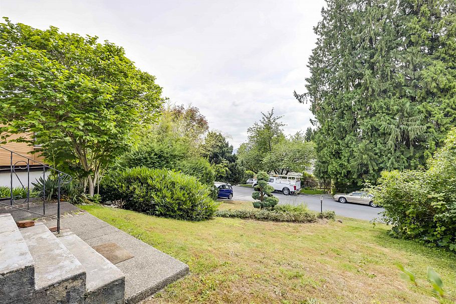 1118 Cloverley Street North Vancouver, BC - 4