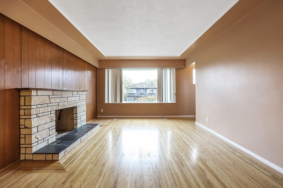 2431 E 12th Avenue Vancouver, BC - 3