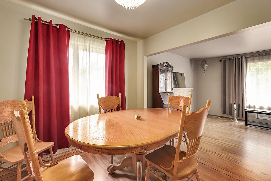 1118 Cloverley Street North Vancouver, BC - 16