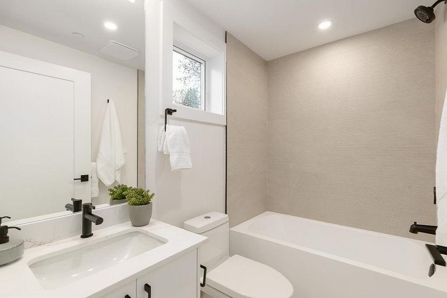 1 3508 E Pender Street Vancouver, BC - 12