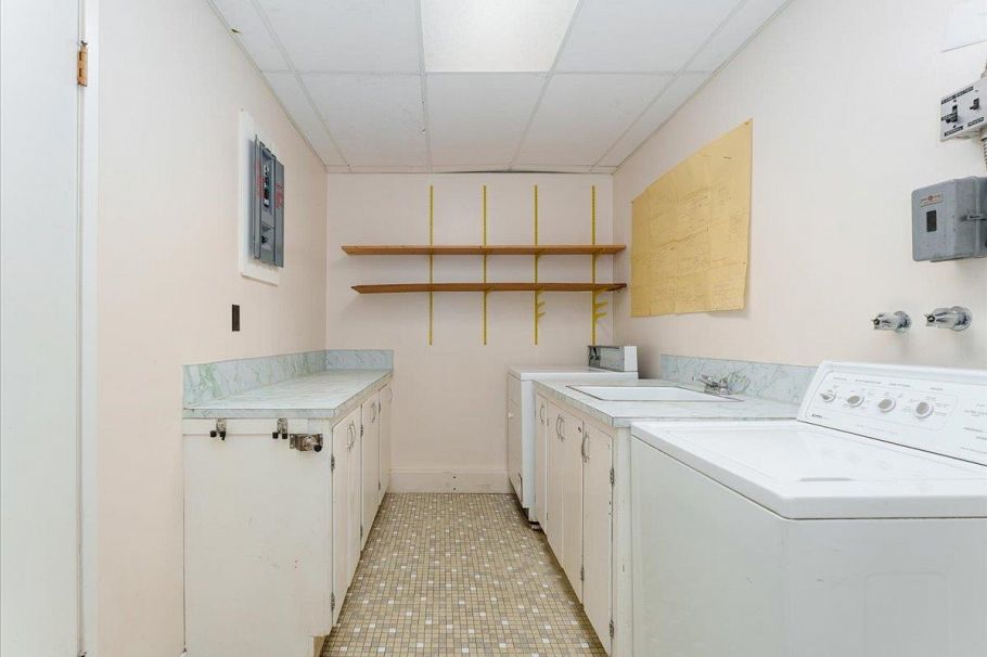 1228 Adderley Street North Vancouver, BC - 24