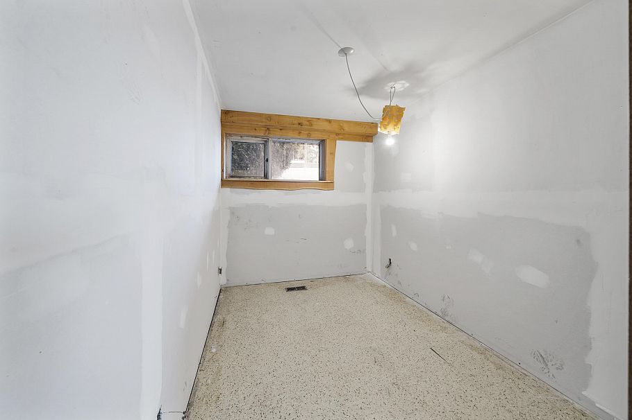 437 E 29th Street North Vancouver, BC - 30