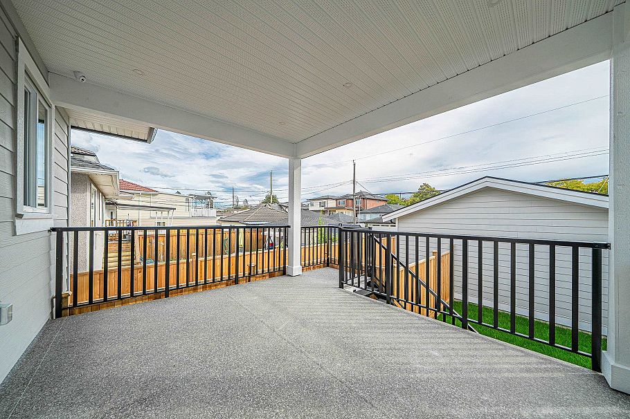 2172 E 46th Avenue Vancouver, BC - 2