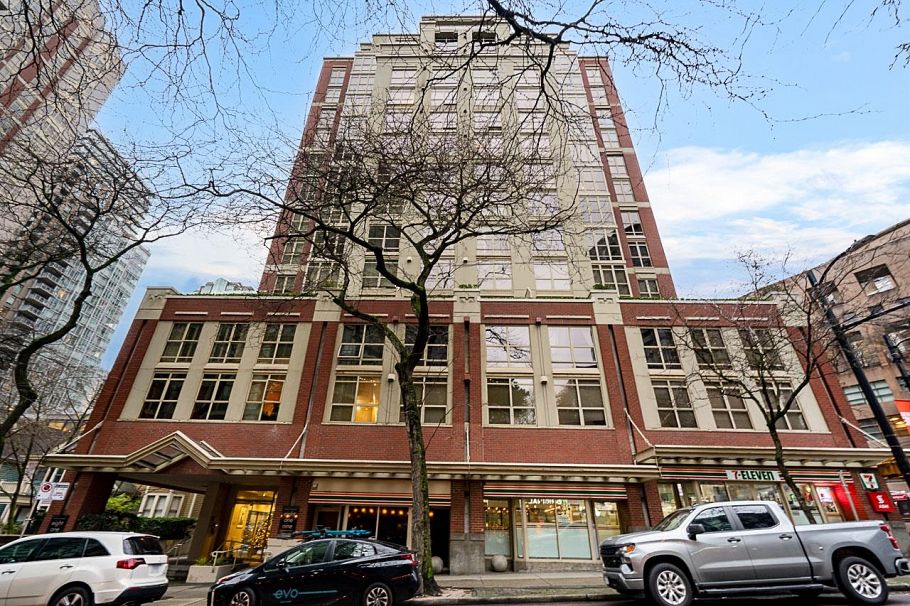 311 819 Hamilton Street Vancouver, BC - 3