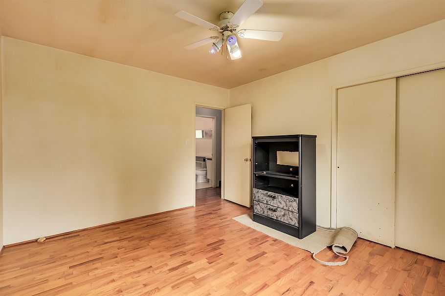 1118 Cloverley Street North Vancouver, BC - 25