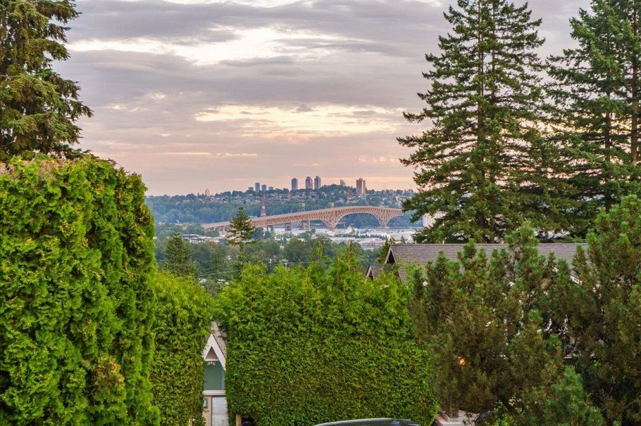 1228 Adderley Street North Vancouver, BC - 2