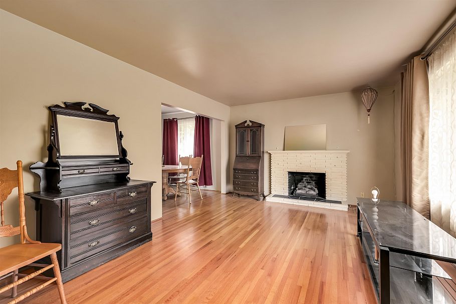 1118 Cloverley Street North Vancouver, BC - 13