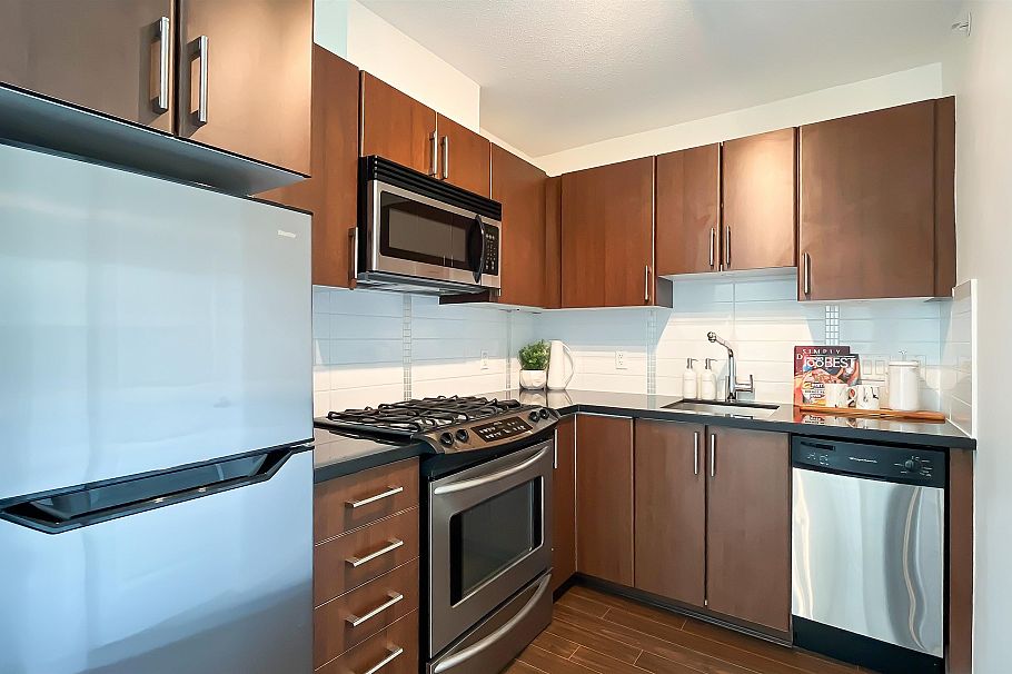 1106 1068 W Broadway Vancouver, BC - 8