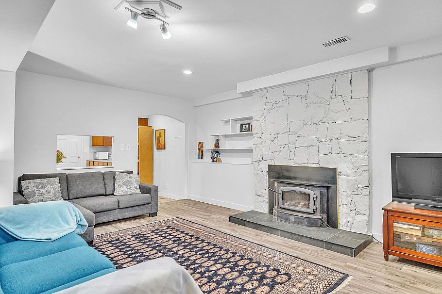 3296 Institute Road North Vancouver, BC - 20