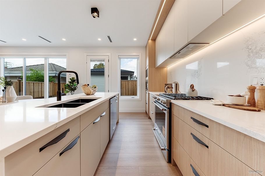 2 3121 E 46th Avenue Vancouver, BC - 4