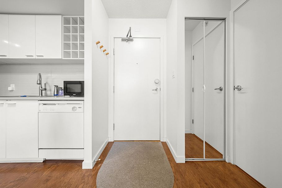 703 131 Regiment Square Vancouver, BC - 2