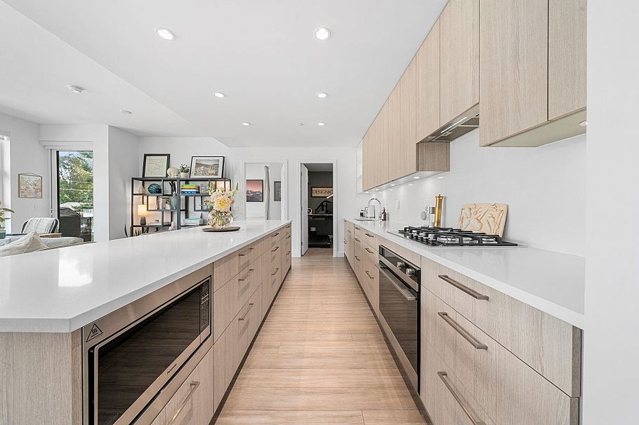 413 747 E 3rd Street North Vancouver, BC - 2